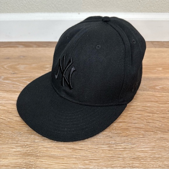 New Era 100% Wool Black 59Fifty Yankees Fitted Hat, Size 7 1/8 - Picture 3 of 12